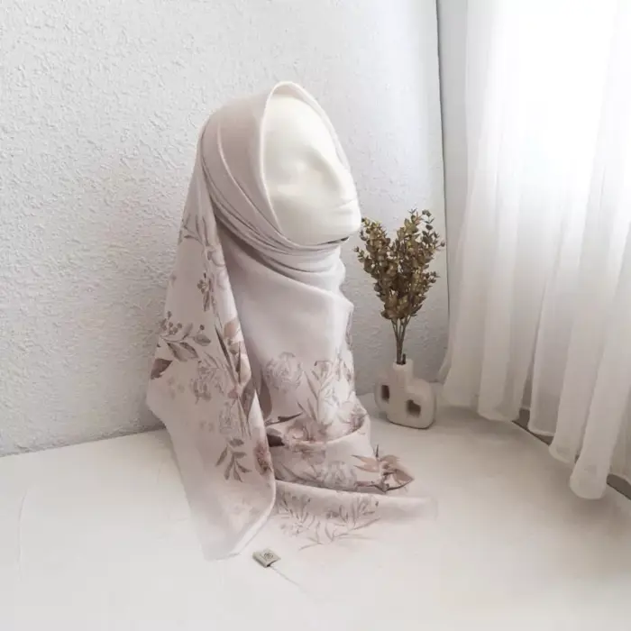 Segi Empat Voal Motif Amina - Gambar 4