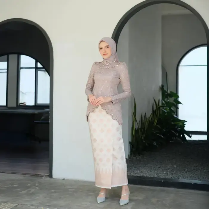 Set Kebaya Sera Series Full Payet (Size M) - Gambar 3