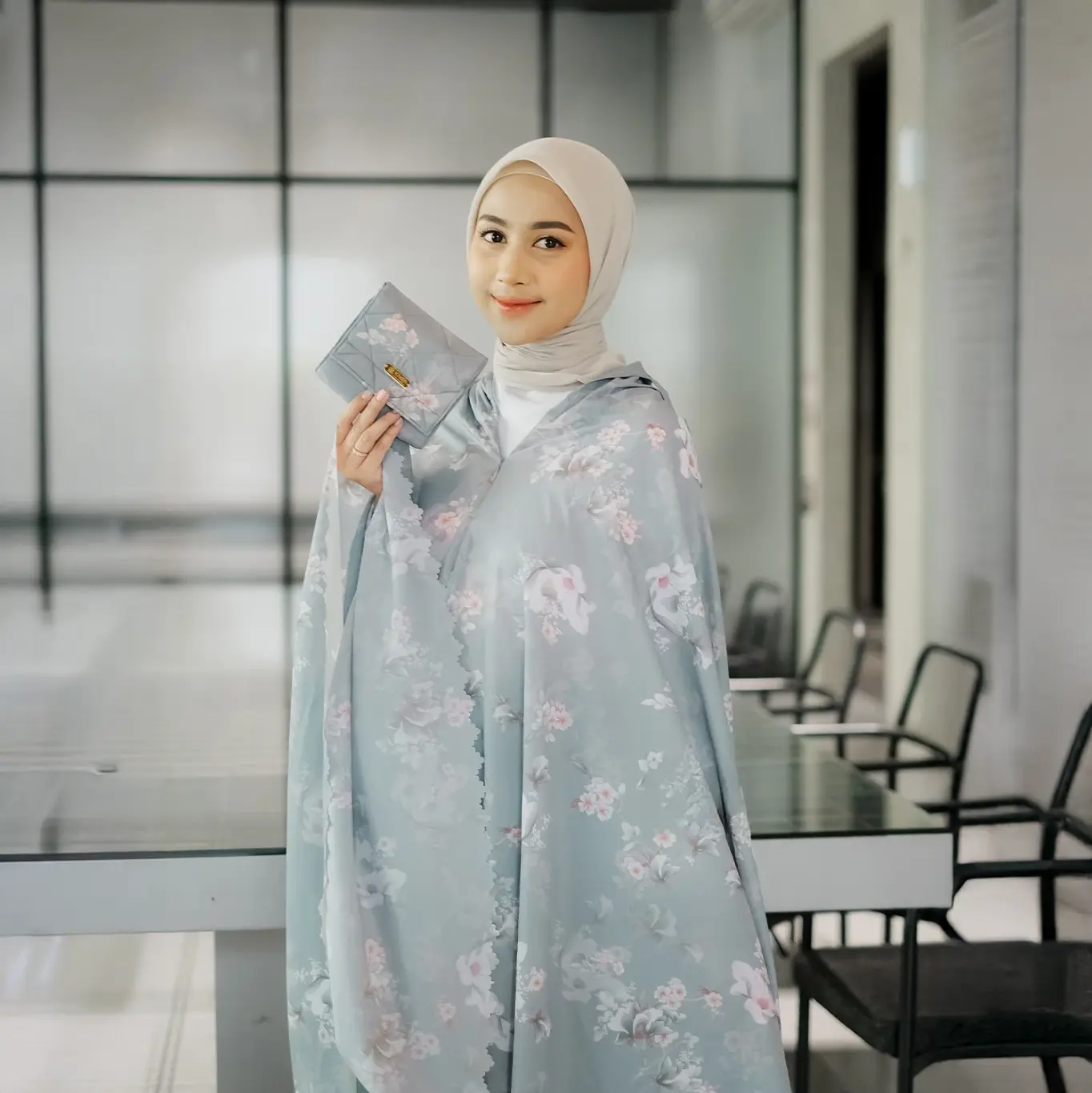 Khadijah - Mukena Travelling Parasut Premium Motif Selena 3 Khadijah - Mukena Travelling Parasut Premium Motif Selena - Gambar 2